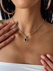 Setton Pendant Necklace Gold / Black
